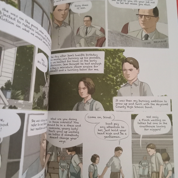 To Kill a Mockingbird Graphic Novel - Picture 2 of 3